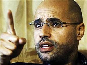 Натовп хоче атакувати літак із сином Каддафі Натовп хоче атакувати літак із сином Каддафі