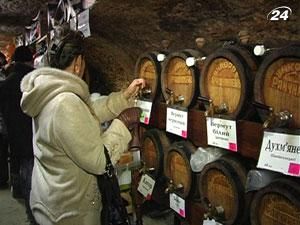 В Ужгороде фест молодого вина "Закарпатское Божоле" В Ужгороде фест молодого вина "Закарпатское Божоле"