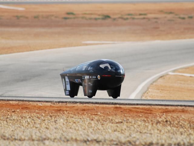 В Австралії відбулась щорічна гонка сонцемобілів В Австралії відбулась щорічна гонка сонцемобілів