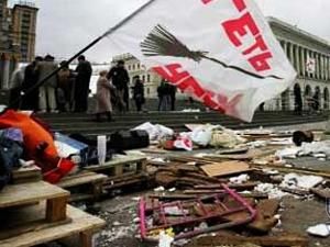 Киевский "Глобус" построили, чтобы снести палатки участников "Украины без Кучмы" Киевский "Глобус" построили, чтобы снести палатки участников "Украины без Кучмы"