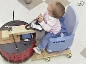 Роботизоване крісло - єдина надія для цих дітей, які не можуть самостійно пересуватися Роботизоване крісло - єдина надія для цих дітей, які не можуть самостійно пересуватися