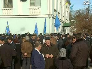 Крим: протестувальники вимагають позбавити повноважень лідера Меджлісу Крим: протестувальники вимагають позбавити повноважень лідера Меджлісу