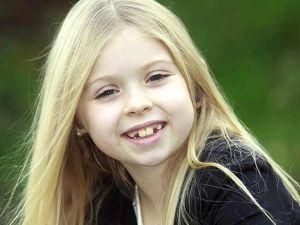 Дівчина почула вперше завдяки іноваційному лікуванню Дівчина почула вперше завдяки іноваційному лікуванню