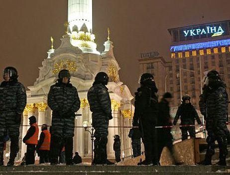 На Майдан еще вчера сошлись люди