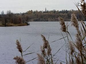 Реку Рось загородили забором от местных жителей Реку Рось загородили забором от местных жителей