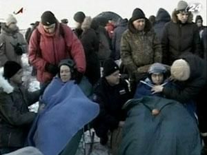 Космонавты "Союза" успешно приземлились в Казахстане Космонавты "Союза" успешно приземлились в Казахстане