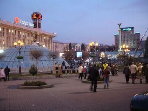 На Майдан пригнали автозаки - 22 листопада 2011 - Телеканал новин 24