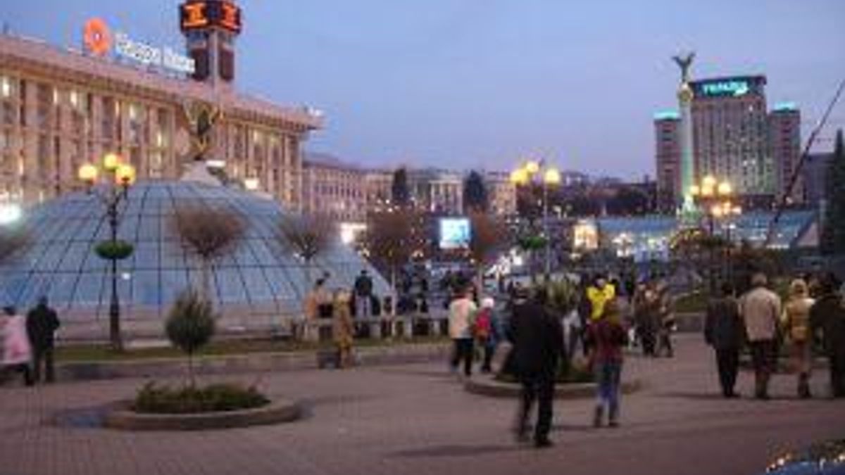 На Майдан пригнали автозаки - 22 ноября 2011 - Телеканал новин 24 На Майдан пригнали автозаки - 22 ноября 2011 - Телеканал новин 24