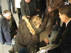 Чернобыльцы на коленях вымаливали власть выслушать их Чернобыльцы на коленях вымаливали власть выслушать их