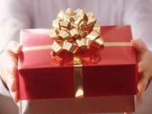 В Кабмине утвердили порядок передачи подарков в собственность государства В Кабмине утвердили порядок передачи подарков в собственность государства