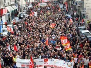 Португальцы штурмовали парламент Португальцы штурмовали парламент