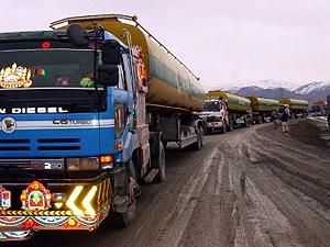 Пакистан залишив військових НАТО у Афганістані без бензину Пакистан залишив військових НАТО у Афганістані без бензину