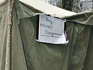 Донецьк: Міліція складає протоколи на голодуючих "чорнобильців"
