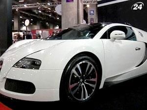 Китайское автошоу предлагает посетителям испытать суперкары Китайское автошоу предлагает посетителям испытать суперкары