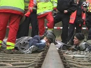 Полиция арестовала около 1300 демонстрантов в Германии Полиция арестовала около 1300 демонстрантов в Германии