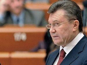 Президентские дела: Янукович по-своему отпраздновал День Свободы и 26-го зажег свечу