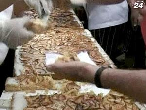 В Буэнос-Айресе испекли яблочный пирог рекордной длины