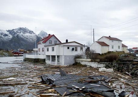 Берега Норвегии накрыли гигантские волны Берега Норвегии накрыли гигантские волны