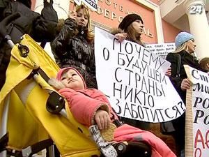 С полсотни матерей с младенцами вышли на улицы Симферополя
