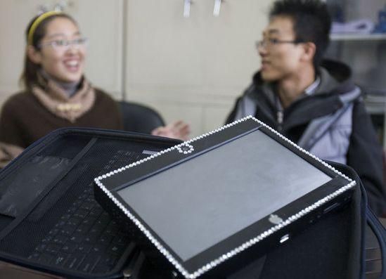 Китайский студент собственноручно сложил планшет для своей девушки Китайский студент собственноручно сложил планшет для своей девушки