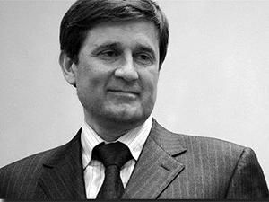 Донецкий губернатор обещает помочь семье погибшего протестующего Донецкий губернатор обещает помочь семье погибшего протестующего