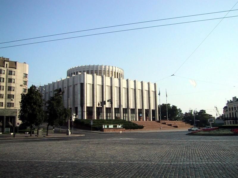 Тиждень: "Беркутівці" не пускають мітингувальників до Азарова сльозогінним газом