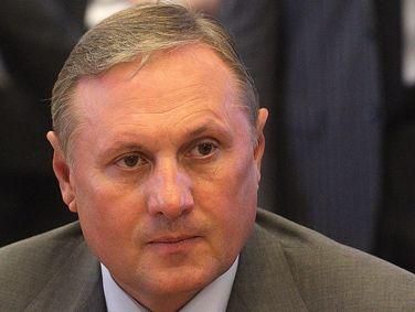 Луганські чорнобильці назвали Єфремова зрадником та хочуть відставки Азарова Луганські чорнобильці назвали Єфремова зрадником та хочуть відставки Азарова