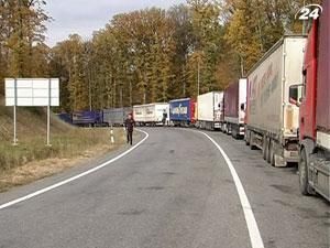 На україно-словацькому 100 вантажівок не можуть перетнути кордон