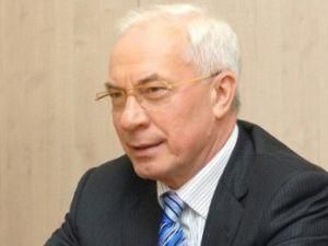 Азаров задоволений, що корупціонерів заарештовують