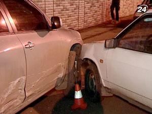 Масове ДТП у Харкові: у центрі міста зіткнулось 8 автомобілів Масове ДТП у Харкові: у центрі міста зіткнулось 8 автомобілів