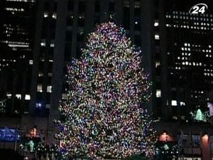 В центре Нью-Йорка зажгли рождественскую елку