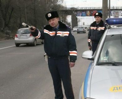 ДАІ зупинила автобус з активістами, які їхали протестувати під Раду