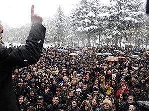 Прихильники опозиції зібрались у центрі Цхінвалі, їм зачитали ультиматум