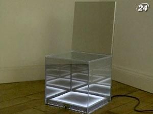 Невидимі меблі камуфлюють себе та реагують на рух Невидимі меблі камуфлюють себе та реагують на рух