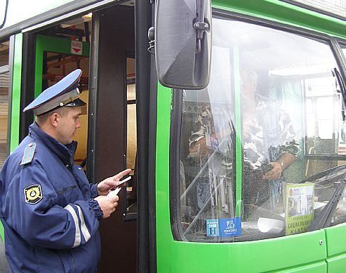 В Мариуполе бывшие сотрудники ГАИ маскируются под пассажиров