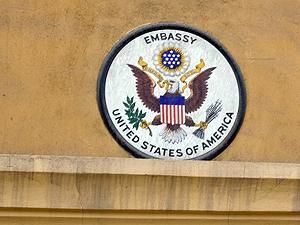 Посольство закликає американців не виходити на вулиці в день виборів у Росії Посольство закликає американців не виходити на вулиці в день виборів у Росії