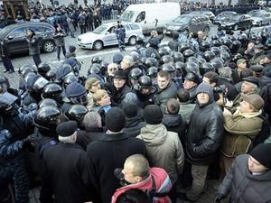 На Михайловской площади около 4 тысяч протестующих