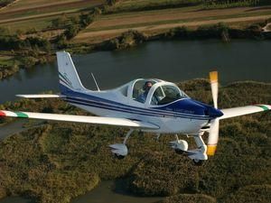 В Ростовской области разбился самолет, два человека погибли В Ростовской области разбился самолет, два человека погибли