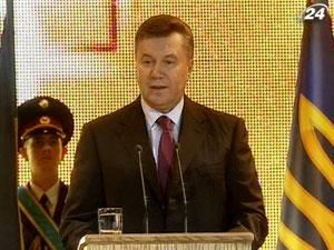 Янукович обіцяє українській армії у 2012 році радикальні зміни Янукович обіцяє українській армії у 2012 році радикальні зміни