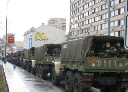 У Москву стягують внутрішні війська