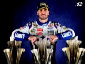 Джиммі Джонсон - яскравий представник нової епохи у NASCAR Джиммі Джонсон - яскравий представник нової епохи у NASCAR