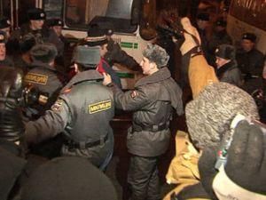 На Тріумфальній площі затримали понад 250 людей На Тріумфальній площі затримали понад 250 людей