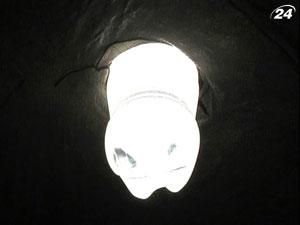 Кенія: у бідних кварталах популярні водяні лампочки Кенія: у бідних кварталах популярні водяні лампочки