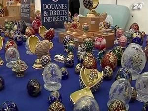Таможенники устроили выставку 350 копий яиц Фаберже