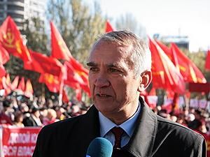 Коммунисты угрожают рекламным операторам за Гитлера в центре Запорожья Коммунисты угрожают рекламным операторам за Гитлера в центре Запорожья