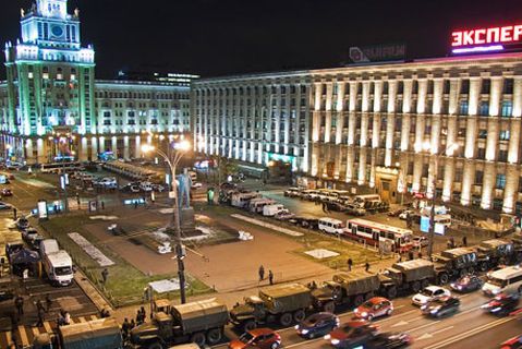 Московська поліція перекриває площу, з якої вчора вигнали опозиціонерів Московська поліція перекриває площу, з якої вчора вигнали опозиціонерів