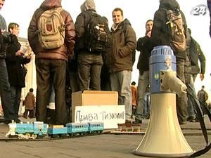 Студенты возмущены отсутствием железнодорожных билетов на праздники Студенты возмущены отсутствием железнодорожных билетов на праздники