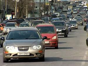 Українці розкуповують автівки