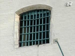 До Тимошенко у камеру прийшли судді, аби вдруге заарештувати До Тимошенко у камеру прийшли судді, аби вдруге заарештувати