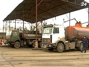 Урядовці наполягають на різкому підвищенні акцизів на пальне Урядовці наполягають на різкому підвищенні акцизів на пальне